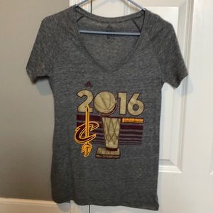 Women’s Adidas Cleveland Cavaliers shirt